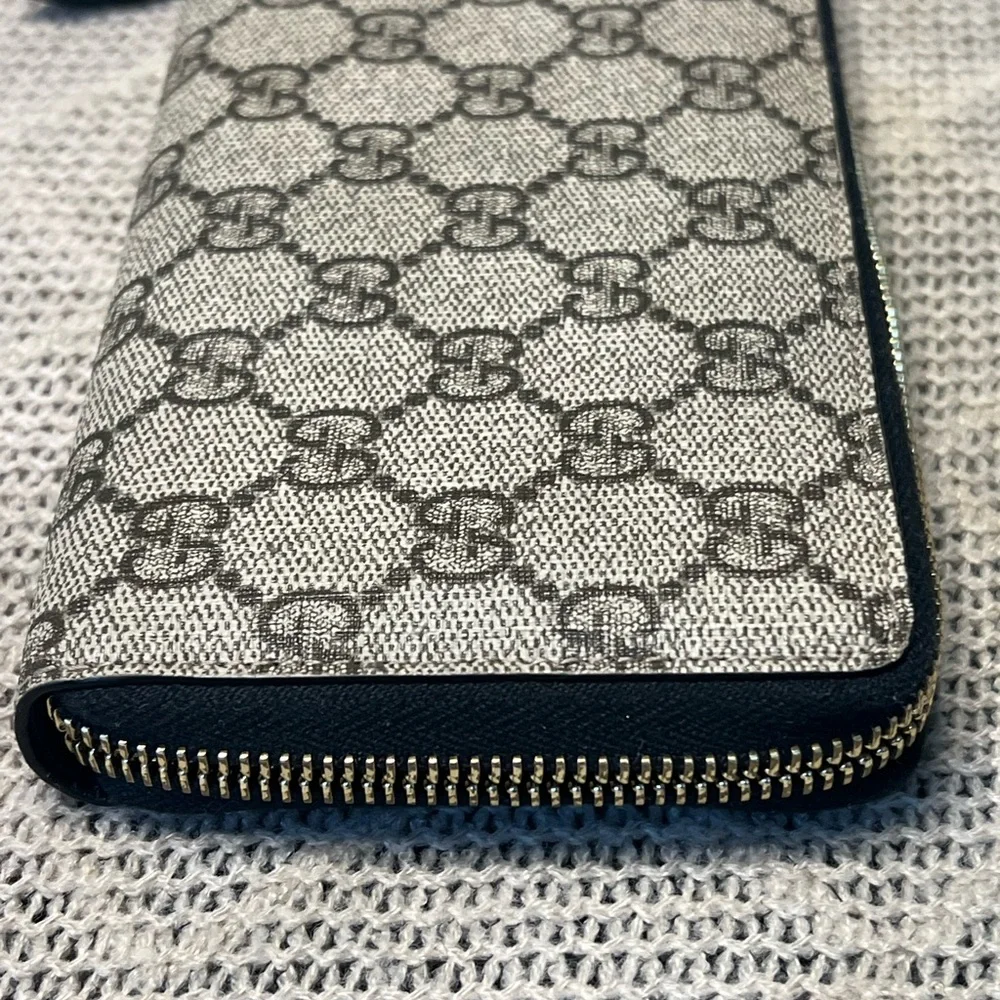 Gucci Black and Cream GG Pattern Wallet - Picture 4 of 11